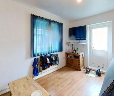 6 bedroom house to rent - Photo 1