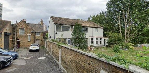 Studio Flat, Borgard Road, SE18 - Photo 2