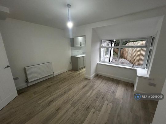 2 bedroom end of terrace house to rent - Photo 1