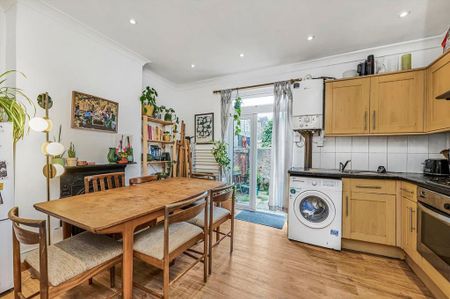2 bedroom end of terrace house to rent - Photo 3