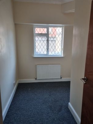 2 Bed Flat, New Ferry Road, CH62 - Photo 1