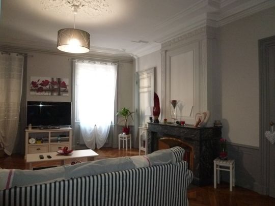 GRAND T4 AVEC TERRASSE ET ASCENSEUR - CENTRE TARARE - Photo 1
