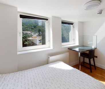 4 bedroom terraced house to rent - Photo 3