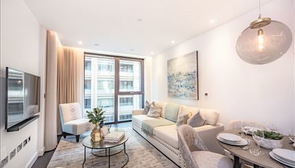 TWO BEDROOM APARTMENT TO LET CHARLES CLOWES WALK NINE ELMS SW11 - Photo 2