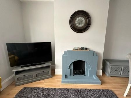 3 bedroom flat to rent - Photo 3