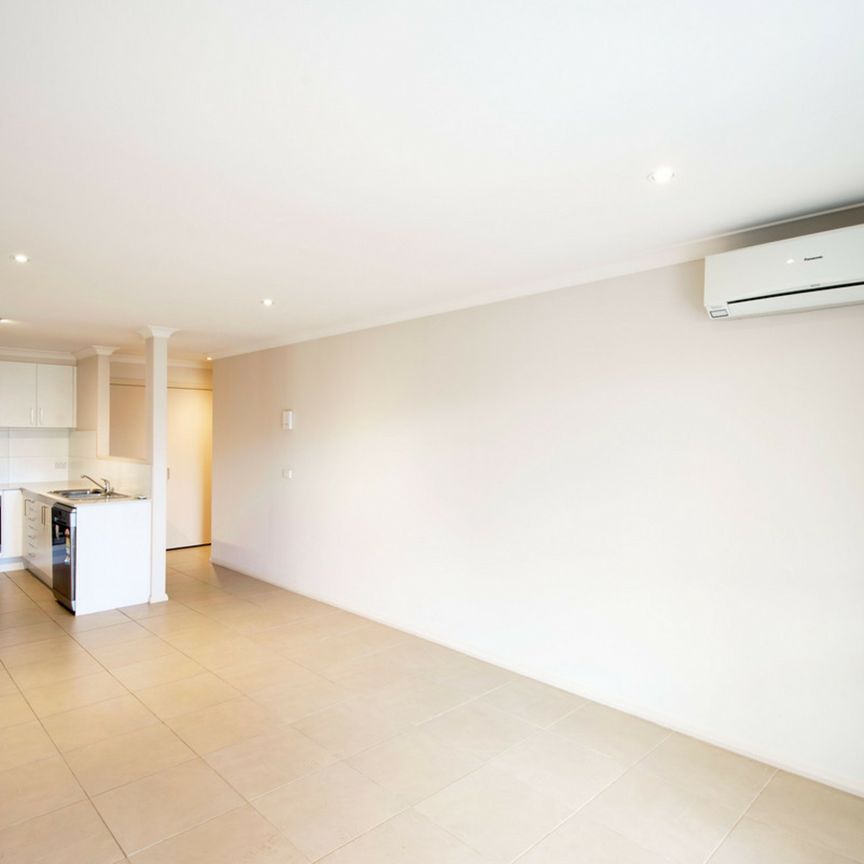 Ground floor unit with courtyards - Photo 1