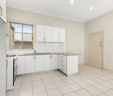 Charm and Grace - Photo 2