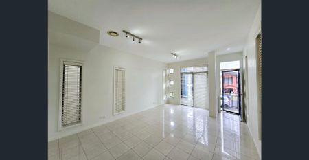 Beautiful Home Close to Lake - Photo 3