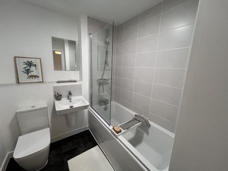 3 bedroom semi-detached house to rent - Photo 3