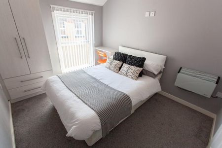 2 bedroom flat to rent - Photo 2
