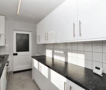 3 bedroom semi-detached house to rent - Photo 5