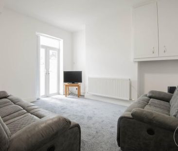 5 bedroom semi-detached house to rent - Photo 3