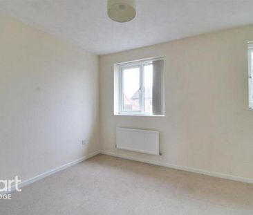 2 bedroom end of terrace house to rent - Photo 2
