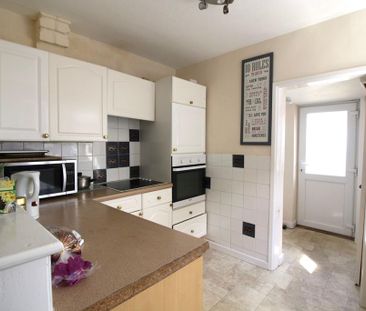 1 bedroom in a house share to rent - Photo 3