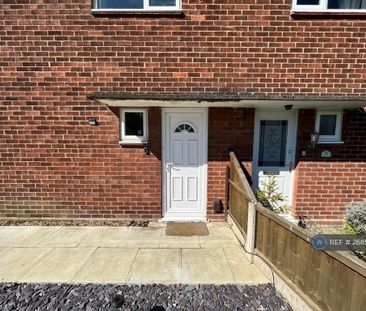 4 bedroom semi-detached house to rent - Photo 4