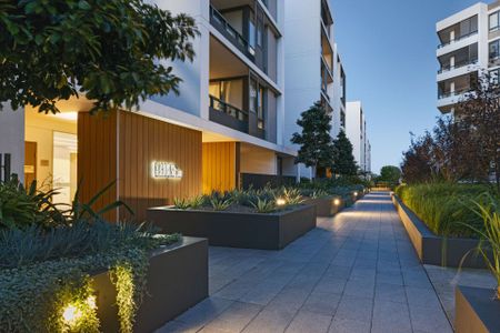 Light Filled Corner Positioned 2 Bedroom Putney Hill Apartment - Photo 2