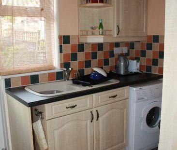 1 Bed Semi-Detached House, Abbeydale Garth, LS5 - Photo 6