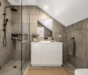 FULLY RENOVATED FOUR BEDROOM HOME IN THE HEART OF OAKLEIGH - Photo 3
