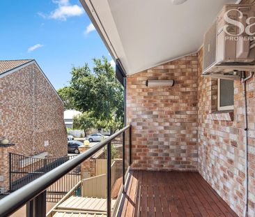 Easy living townhouse footsteps from Beaumont Street - Photo 1