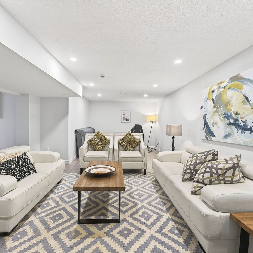 For Lease - 18 Wolmsley Crescent, Meadowlands - Crestview and Area, Ontario - Photo 1