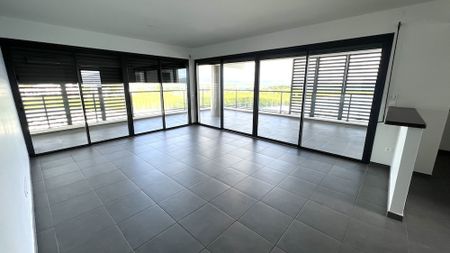 Location Appartement 4 pièces 108m² FORT DE FRANCE 97200 - Photo 3