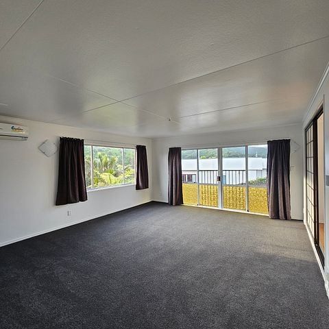 Sunny 2BR Wilton Oasis w/Garden & Garage - Photo 1