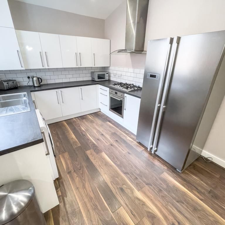 1 bedroom in a house share to rent - Photo 1
