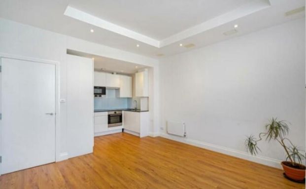 1 bedroom flat to rent - Photo 1