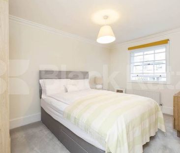 Stunning two double bedroom flat in prime location backing on to Re... - Photo 3