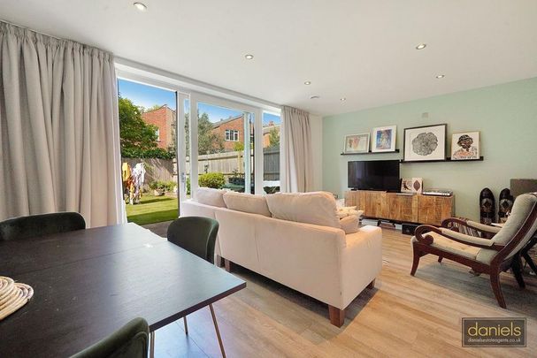 3 bedroom terraced house to rent - Photo 1