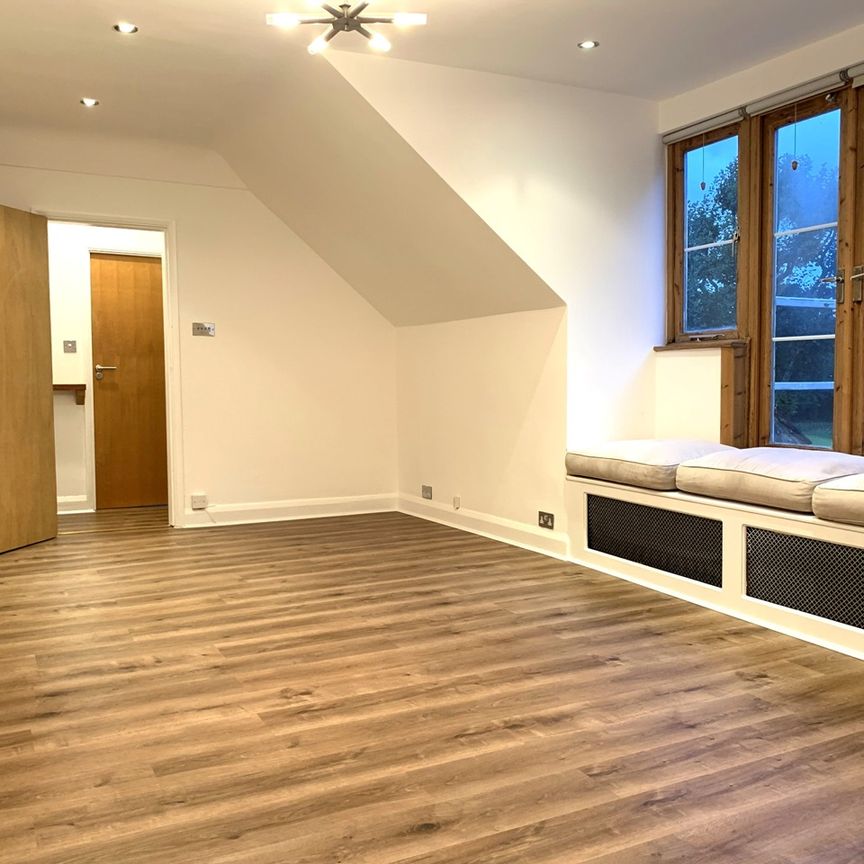 2 Bed Flat, Woodville Gardens, W5 - Photo 1