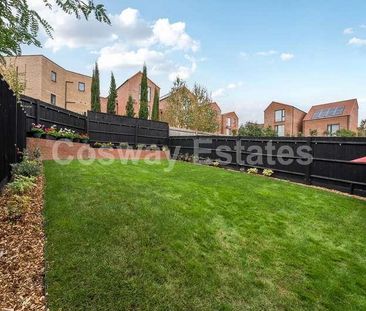 Peter Collinson Vale, Mill Hill, NW7 - Photo 1