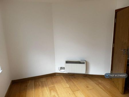 1 bedroom flat to rent - Photo 2