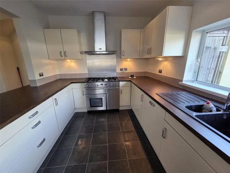 5 bedroom terraced house to rent - Photo 3