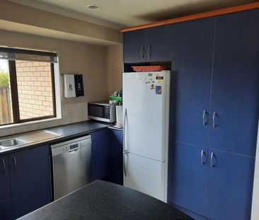 Cozy 2-bedroom home in Flatbush! - Photo 4