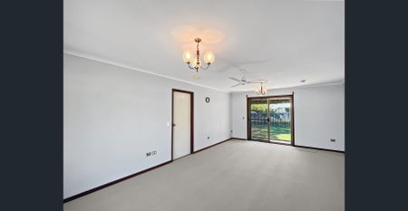 3-Bedroom Home in Sought-After Mountain Creek Location! Available NOW! SHORT TERM LEASE until end February 2026 - Photo 4