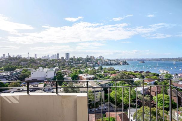 Renovated Apartment with Harbourviews - Photo 1