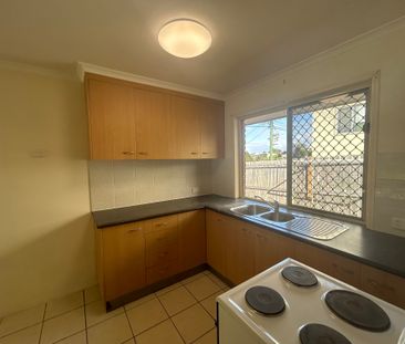 SPACIOUS SOUTH GLADSTONE UNIT IN QUIET LOCATION - Photo 3