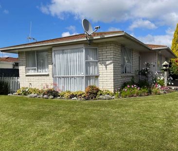 Tidy 3 bedroom in Awapuni - Photo 1