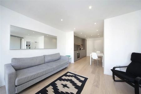 1 bedroom flat in 4 Balham Hill - Photo 2