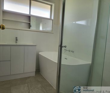 27 Kernot Crescent, Noble Park North - Photo 2