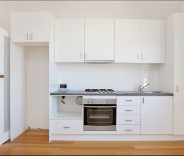 Stylish Apartment, Right In The Heart Of Summer Hill - Photo 1