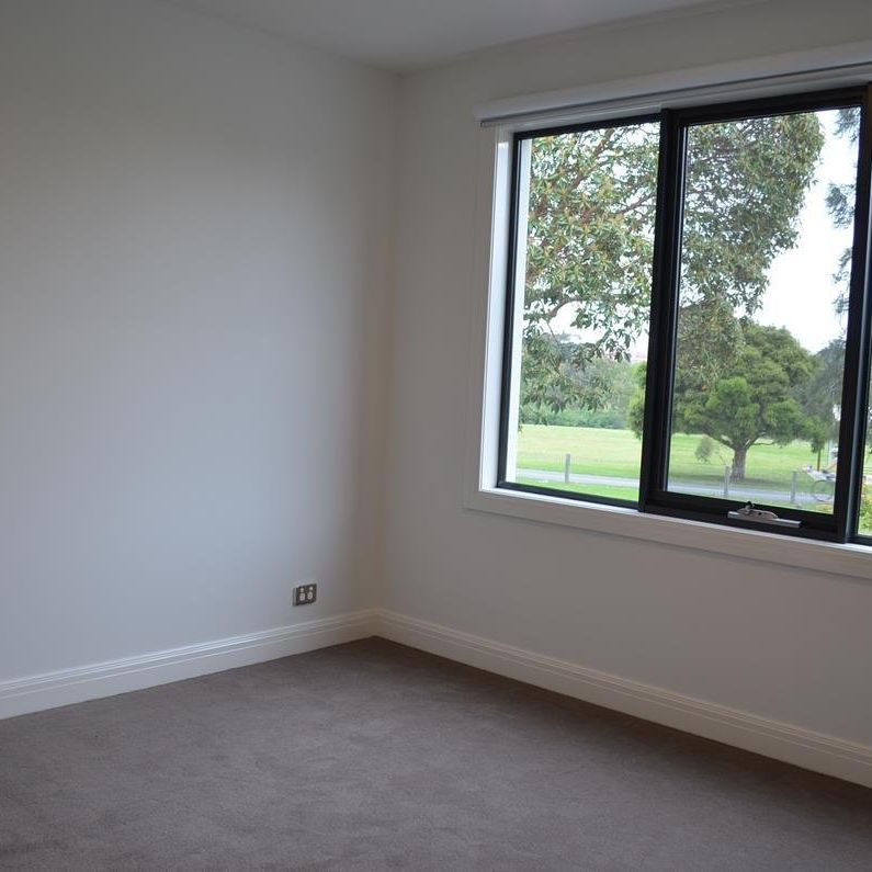 2/1 Ramu Grove, Ashburton - Photo 1