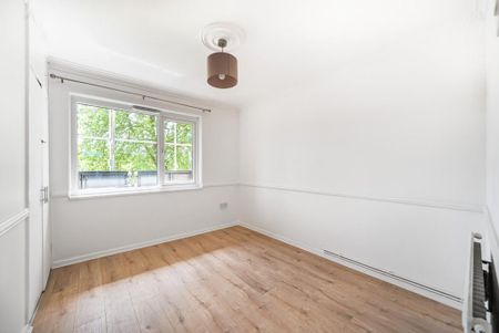 3 bedroom flat to rent - Photo 4