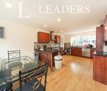 Large Detached 5 Bedroom House - Old Bedford Road, LU2 - Photo 6