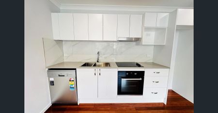 2 Bedroom 1 Bathroom Unfurnished Renovated Apartment - Photo 5