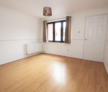 2 bedroom Terraced House to let - Photo 6