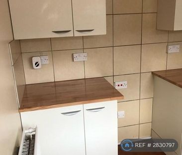 4 bedroom end of terrace house to rent - Photo 3