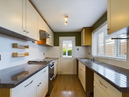 3 bedroom semi-detached house to rent - Photo 3