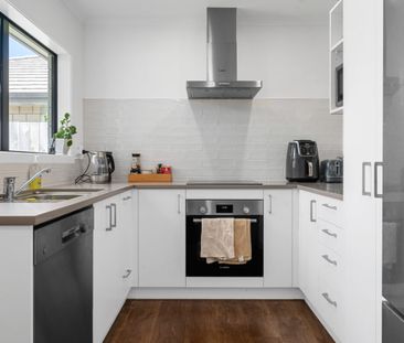 2/10 Keitha Place - Photo 2